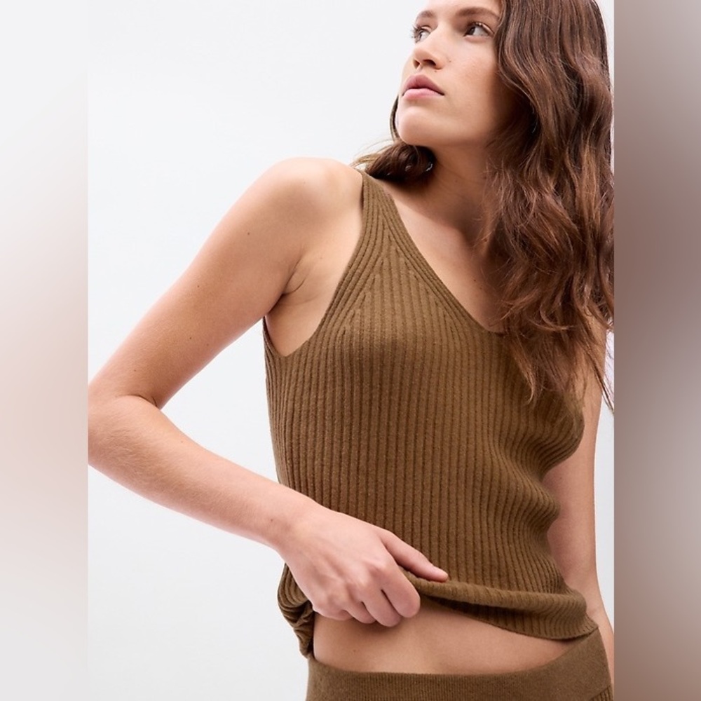GAP Taupe Ribbed Knit Top